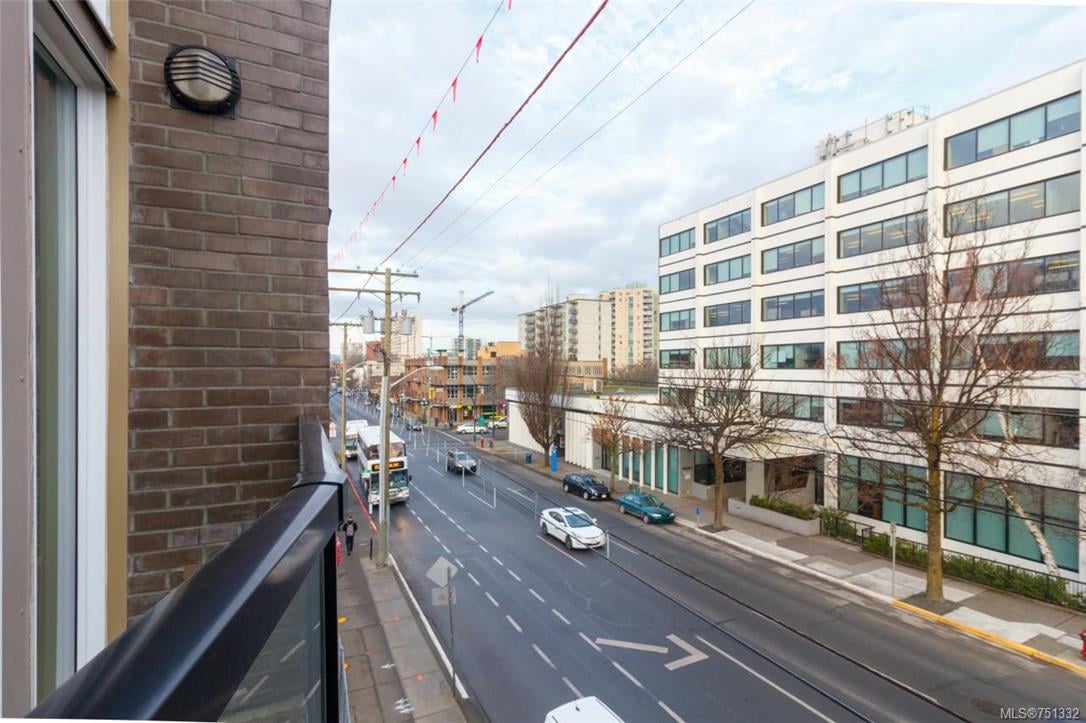 302-1121 Fort St, Victoria