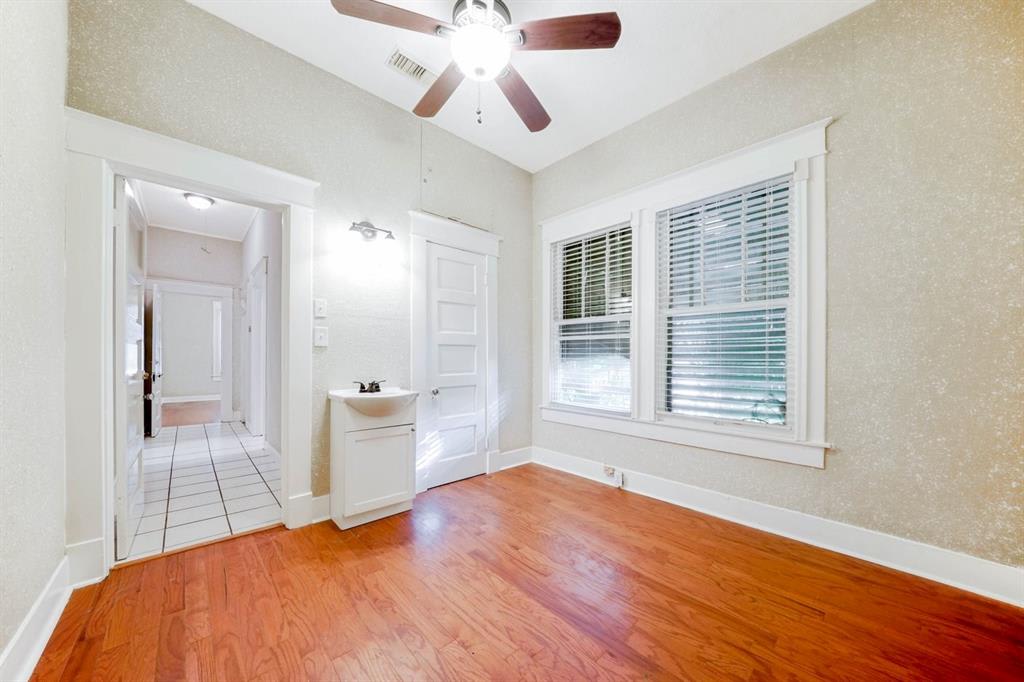 4306 Avenue O 1/2