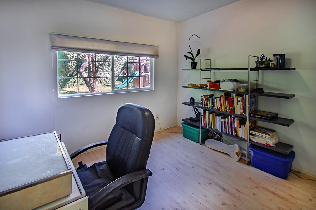 5730 Gentry Ave Valley Village, CA