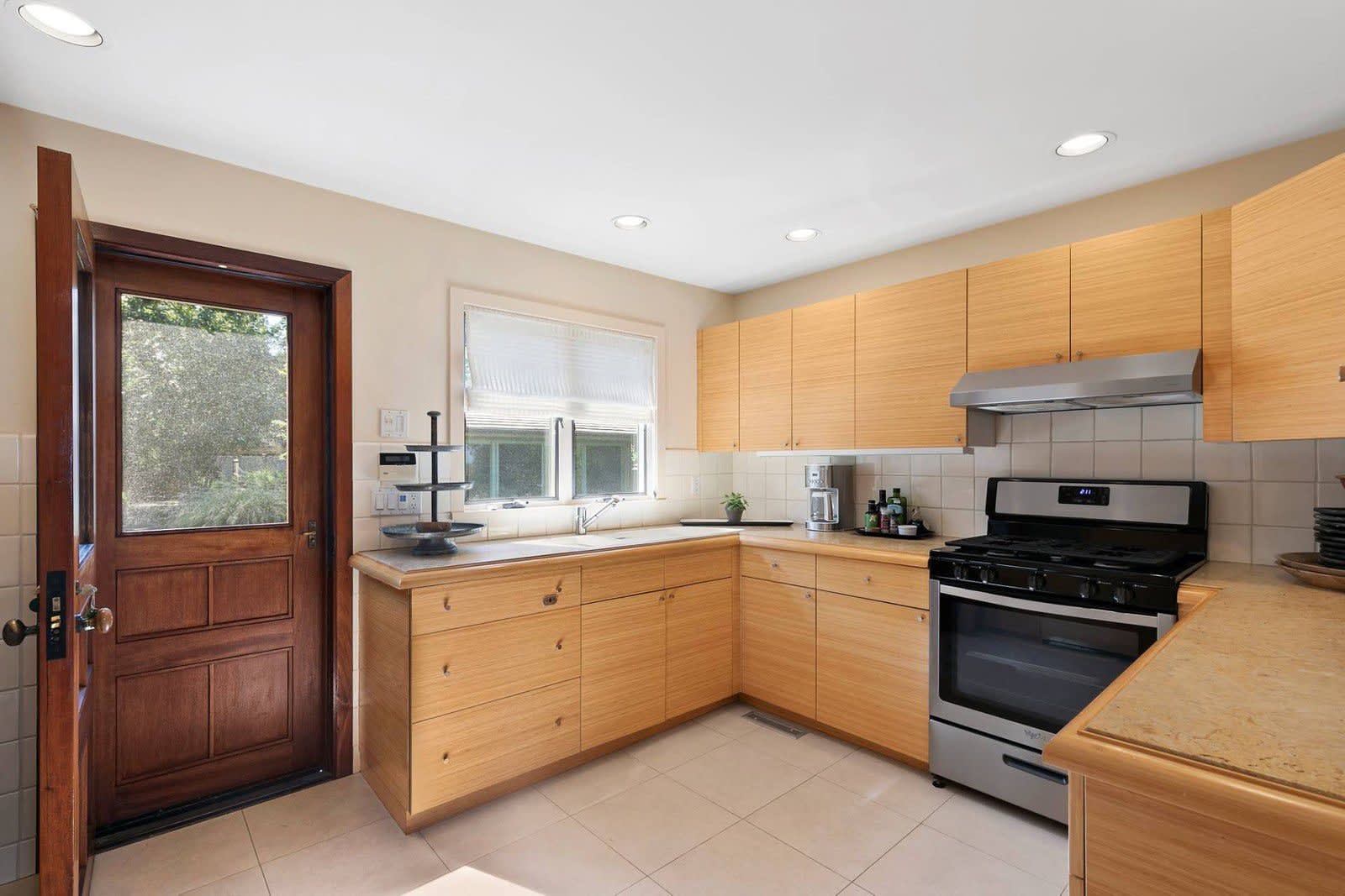 105 Gerard Dr SPRINGS