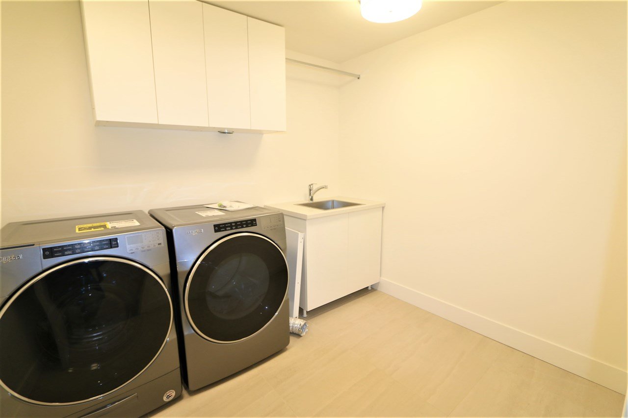 154 W Woodstock Ave