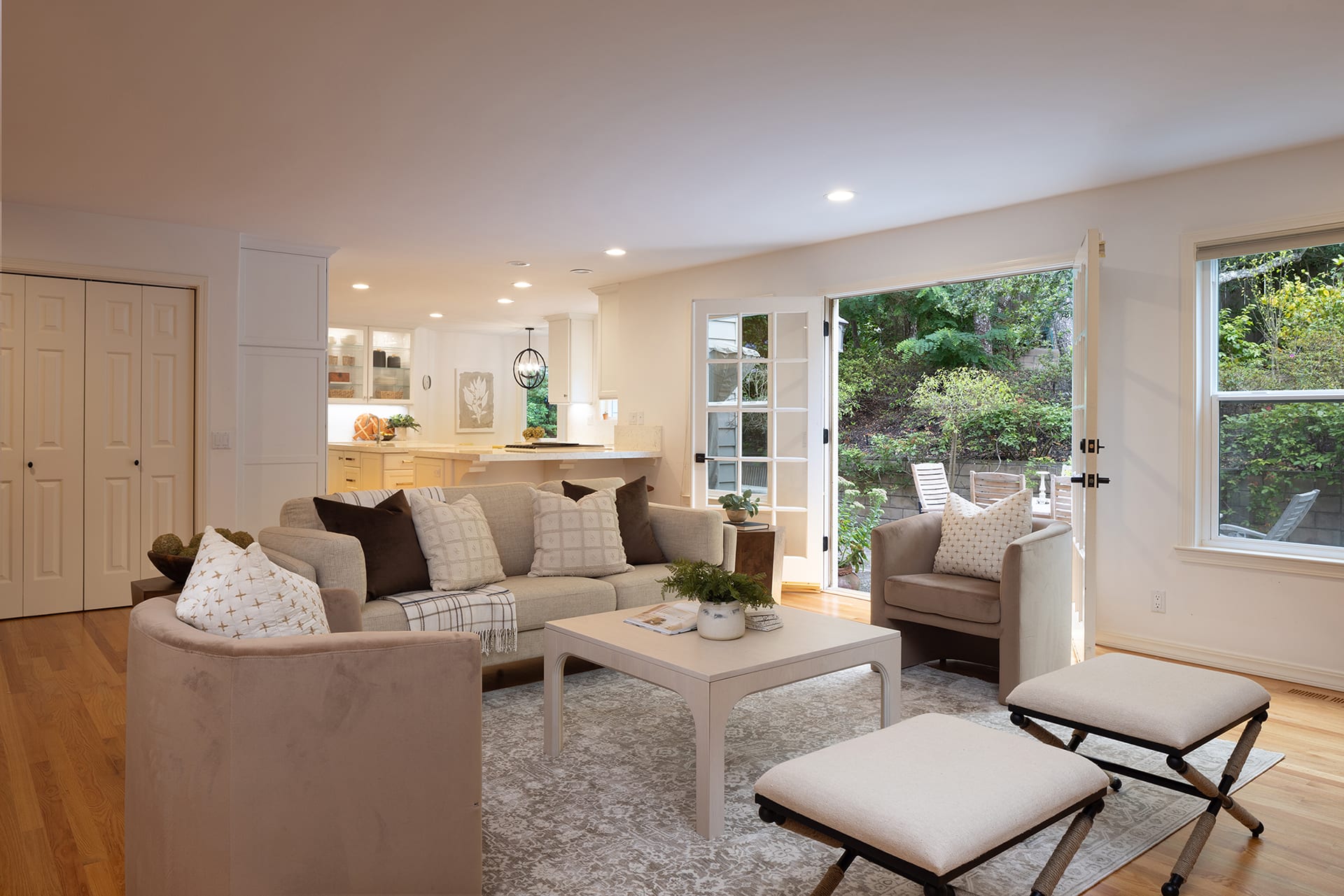 Spacious Monterey Haven - 450 Dry Creek Road