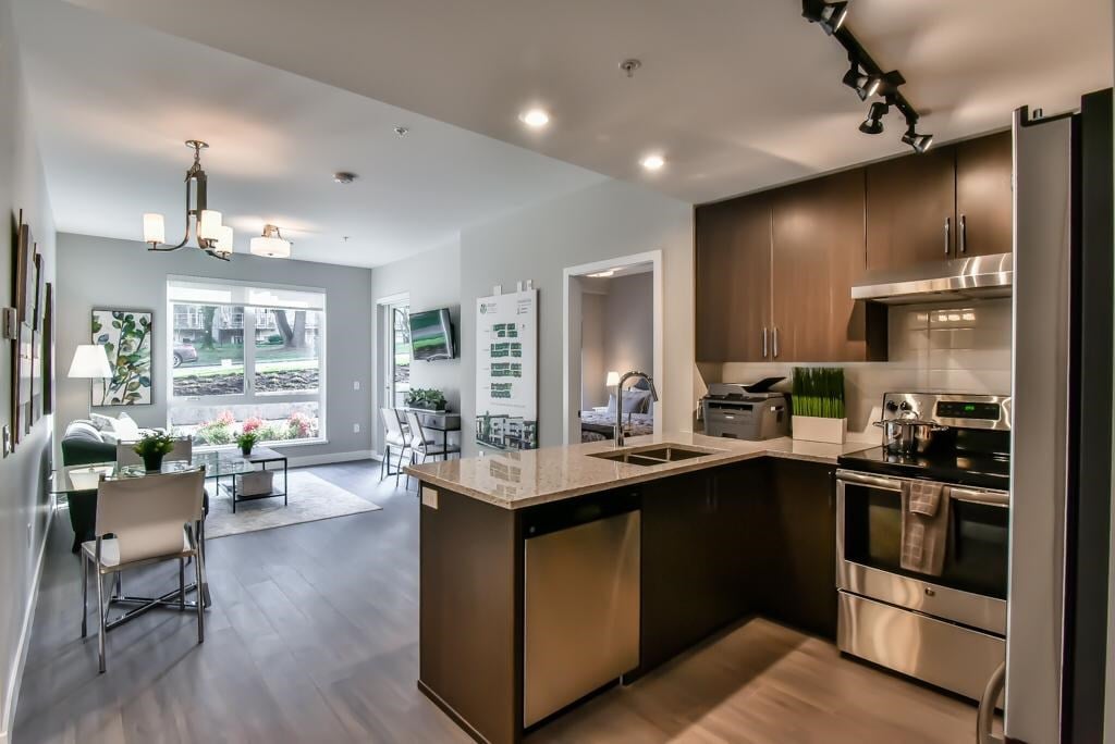211-3365 E 4th Ave
