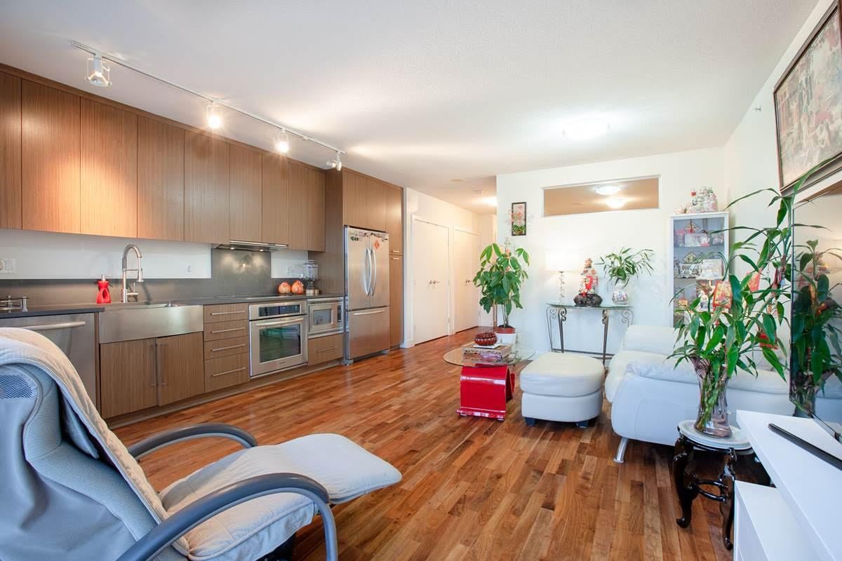 807-250 E 6th Ave