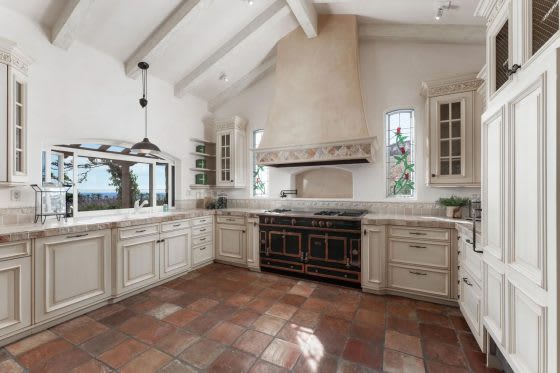 Bon Appétit! 4 Homes with French Ranges