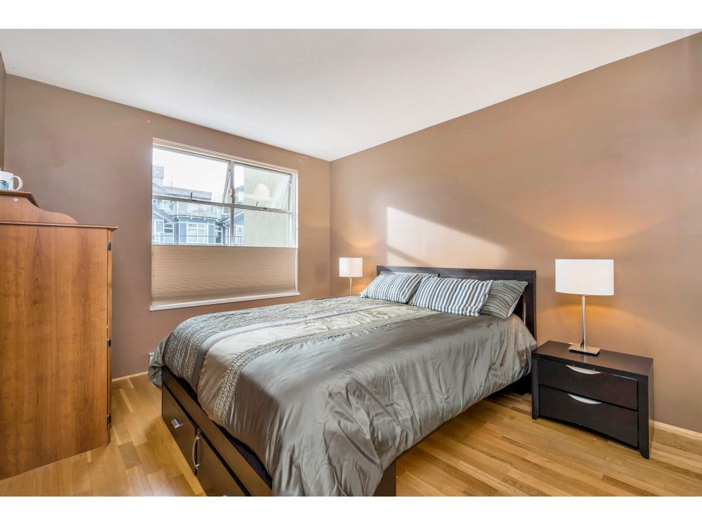 203-838 W 14th Ave