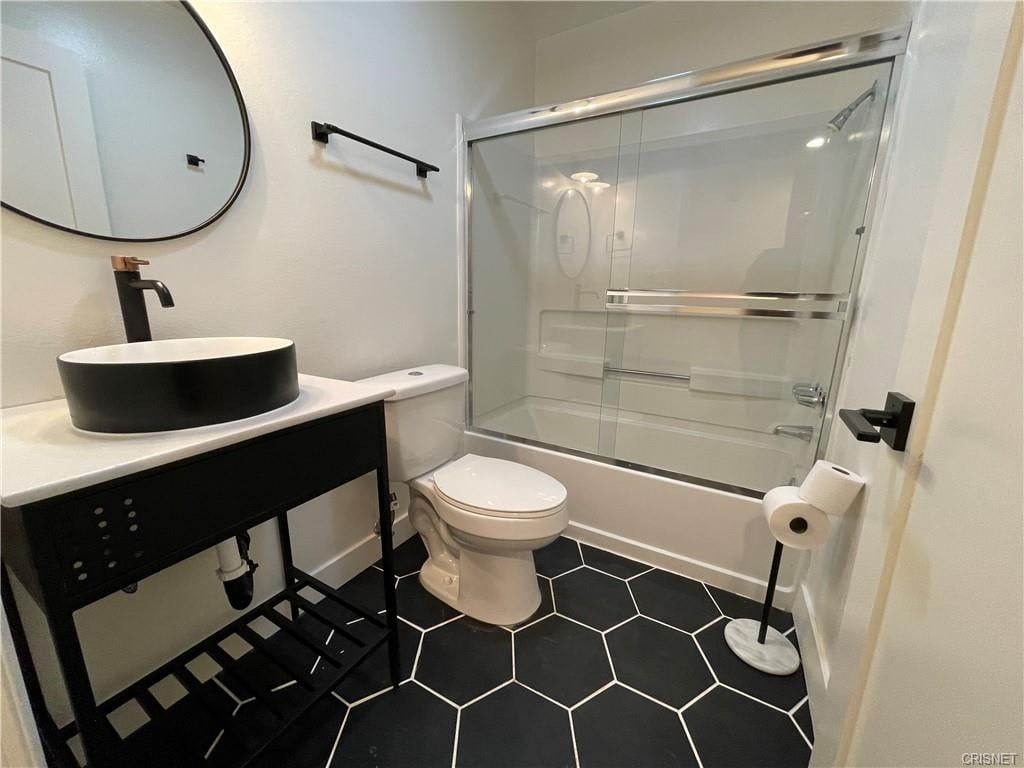 23401 Park Sorrento 8, Calabasas, CA