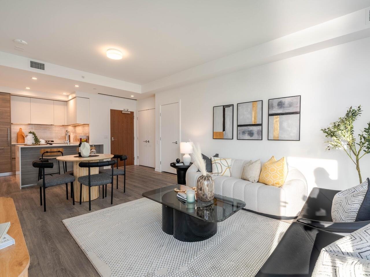 906-680 Quayside Drive, New Westminster
