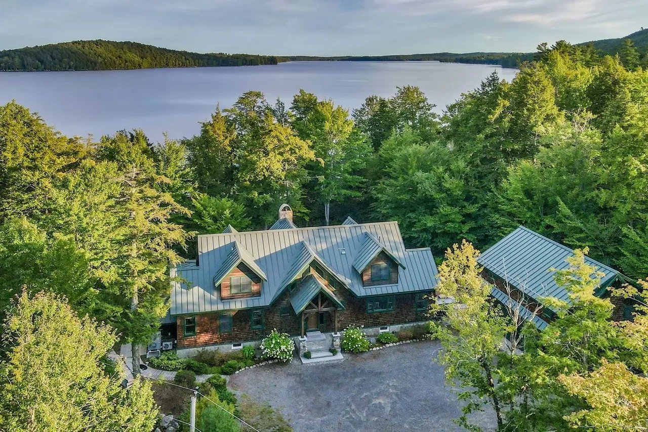 Luxury Lakefront Retreat in Rome Maine