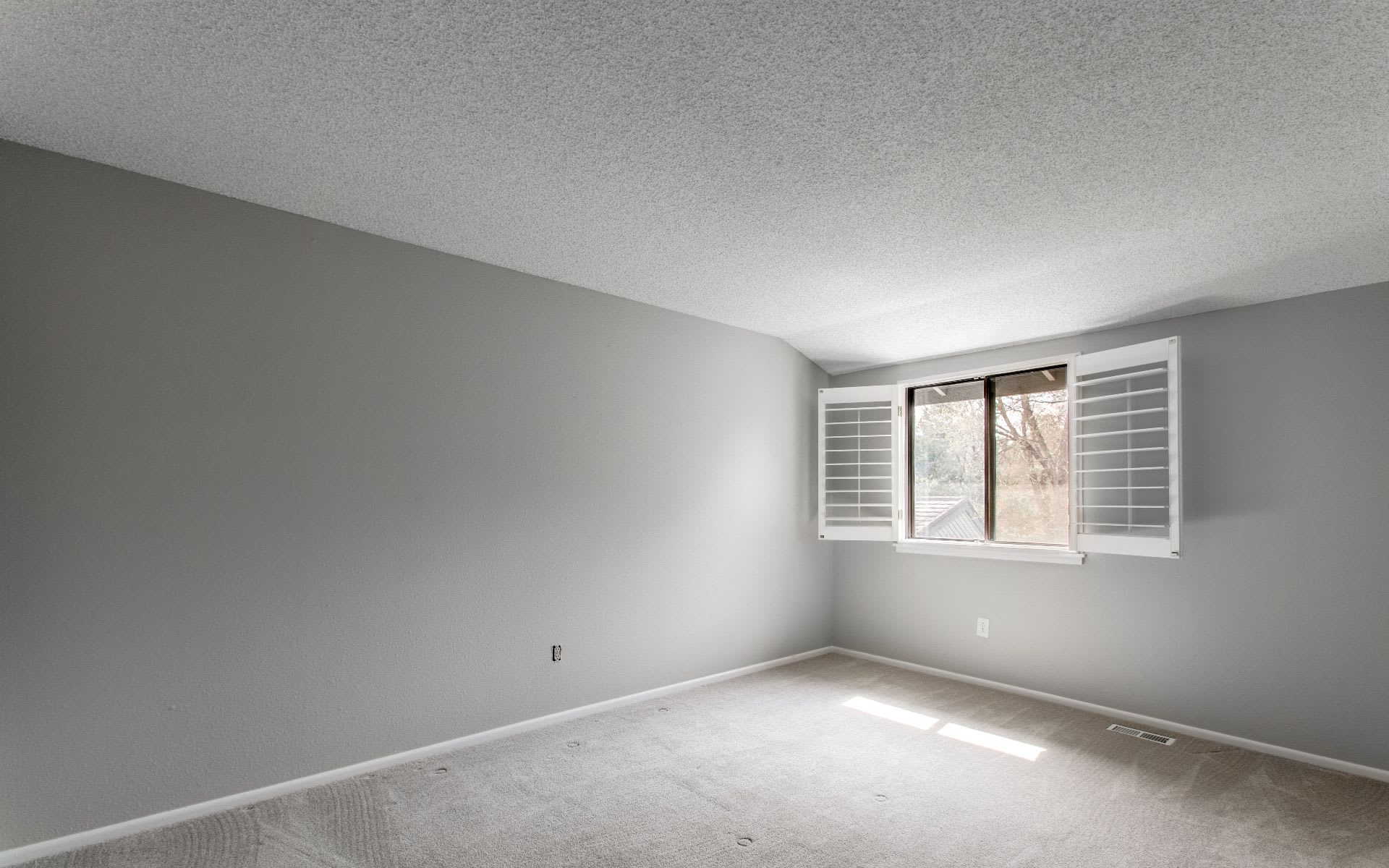 9866 E Maplewood Circle