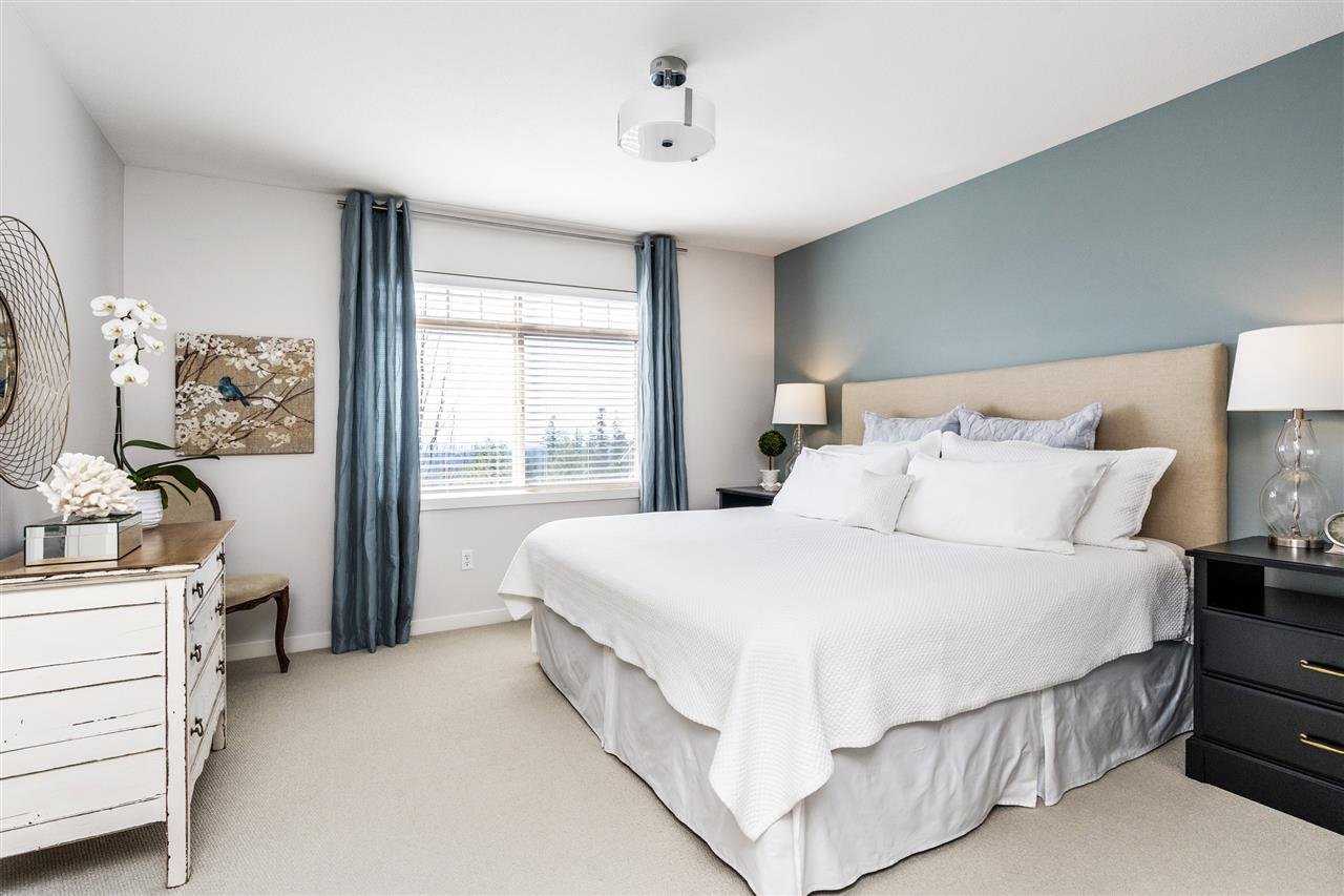 80-55 Hawthorn Dr