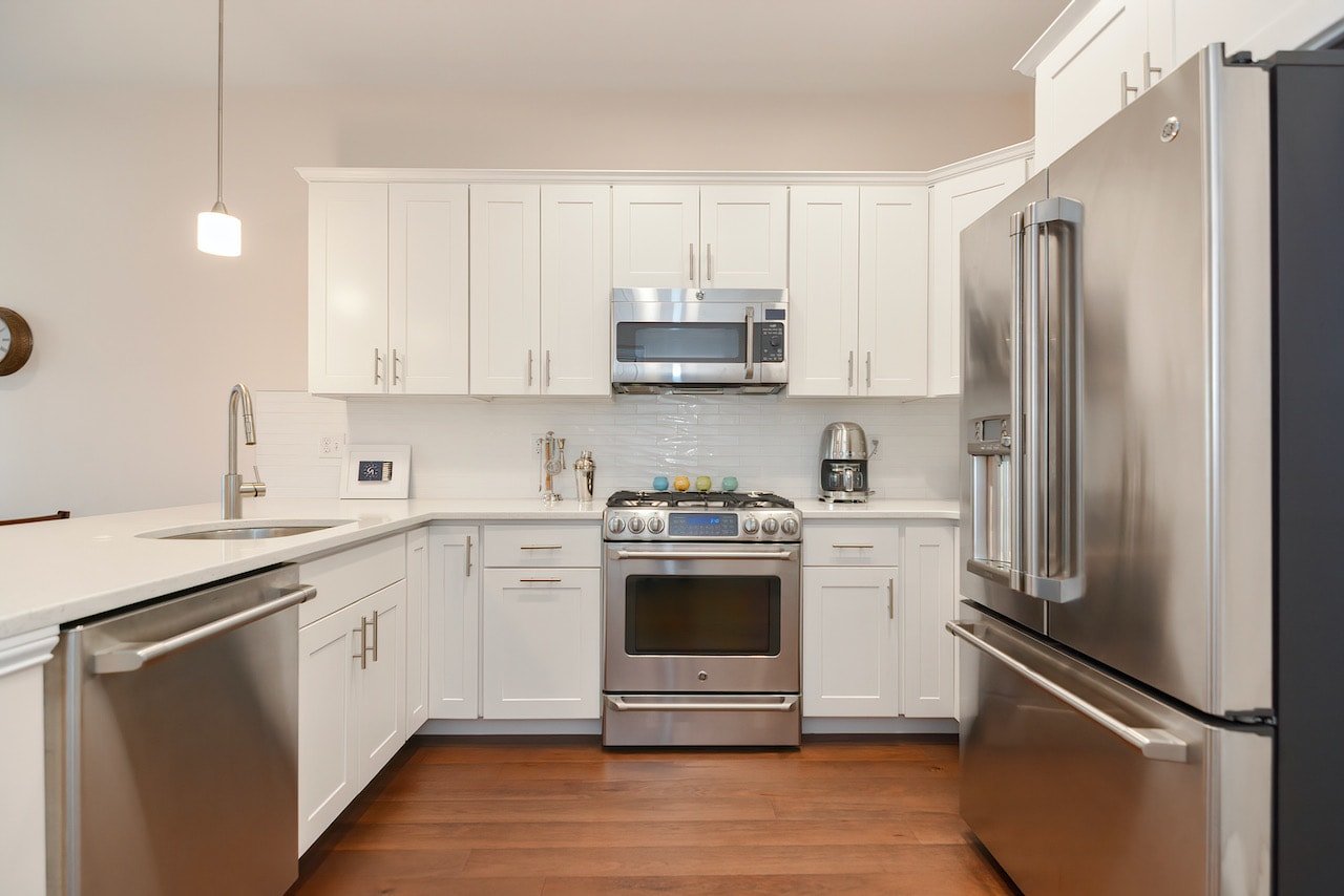 South Boston - Sunny 1 bed 1 bath w. Garage Parking & Central AC! July 15 or August 1!