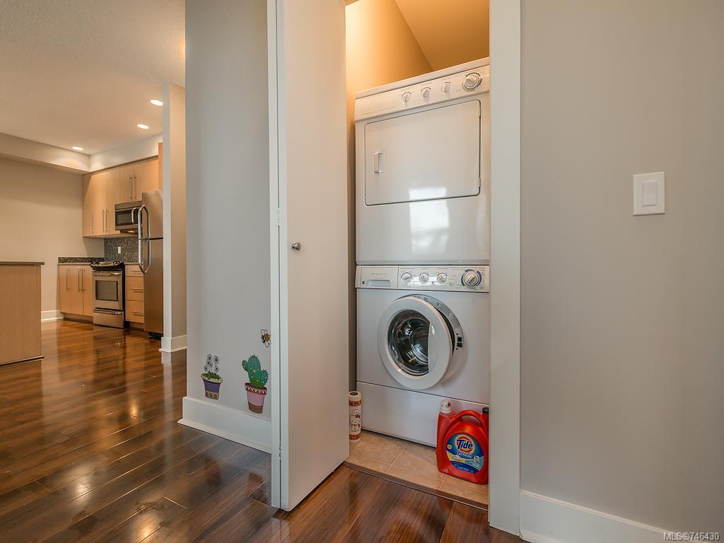 401-4529 W Saanich Rd