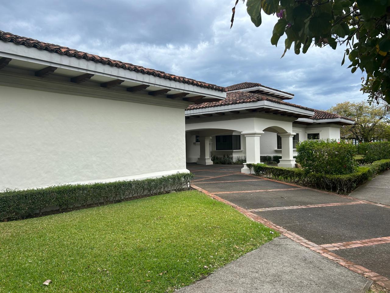 Single Level Gated Residence, Santa Ana, San Jose