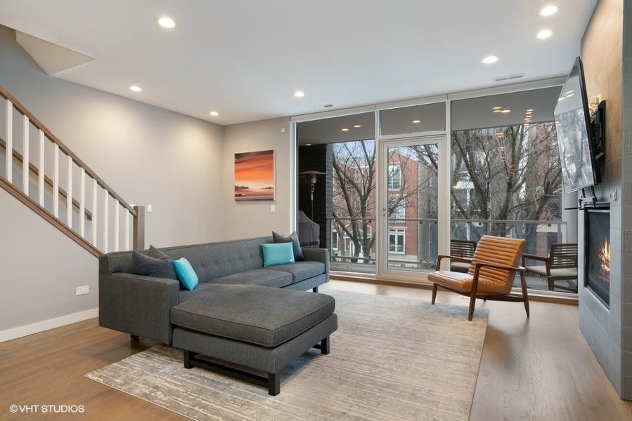2330 N Leavitt St #2S
