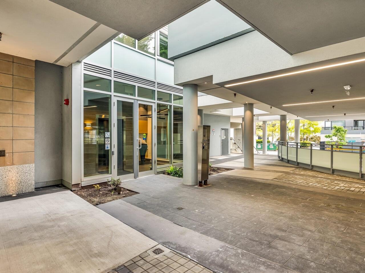 410-1061 Marine Dr