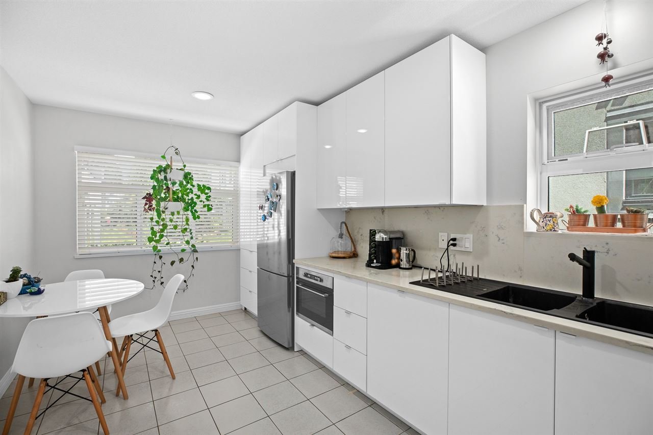 21-888 W 16th St