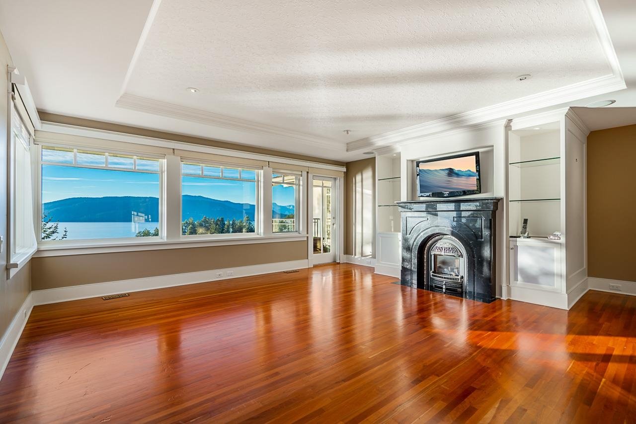 5515 Ocean Pl