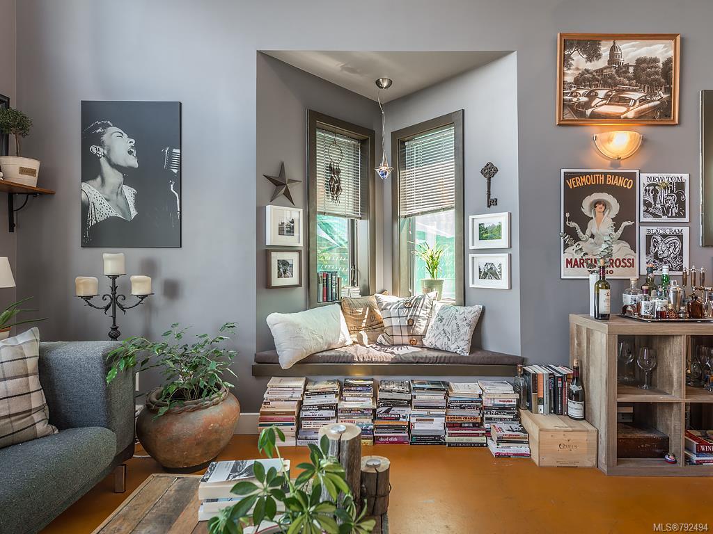 303-555 Chatham St