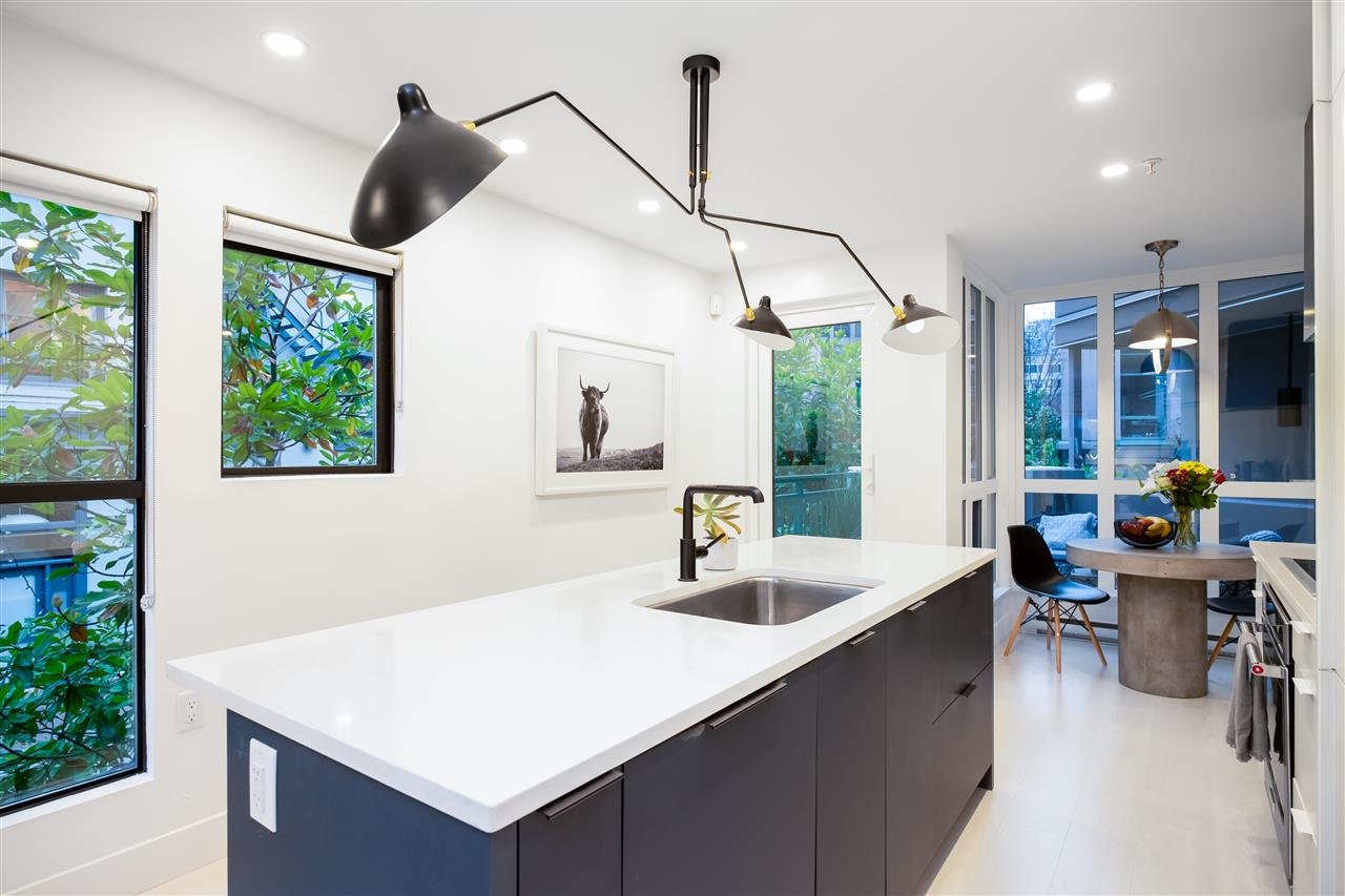 4-9 E Cordova St