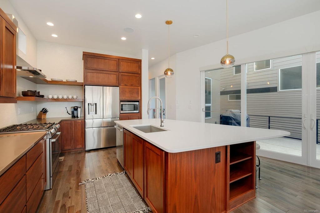 6726 Navajo St