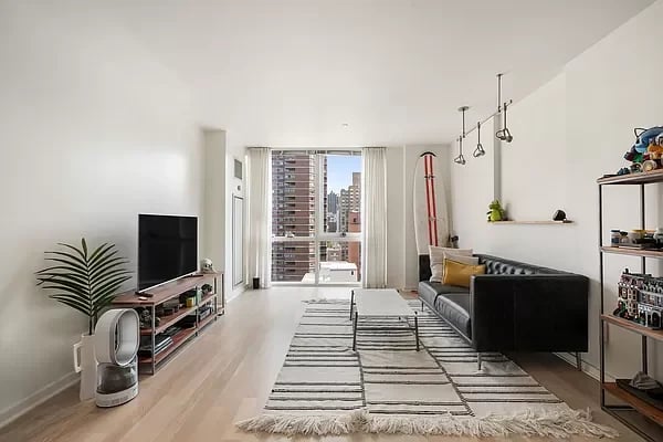 340 East 23rd Street Unit: 16E