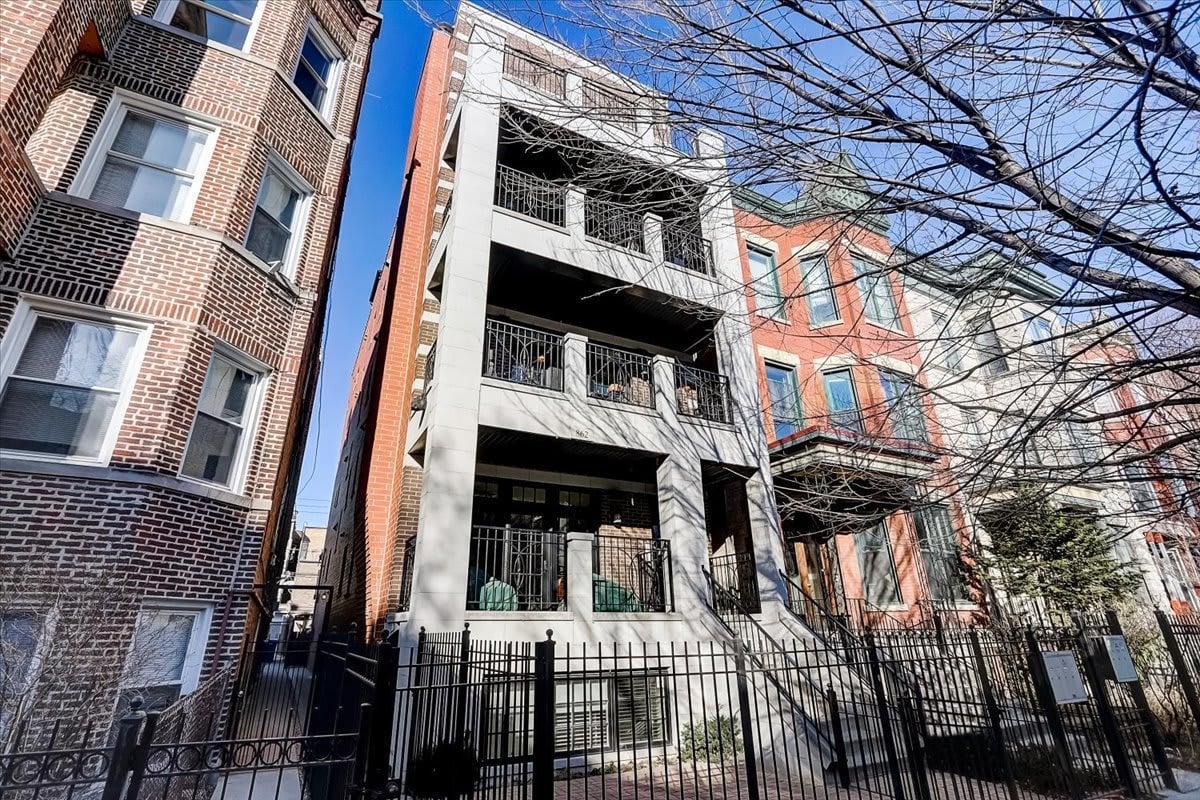 862 W Roscoe St, #4