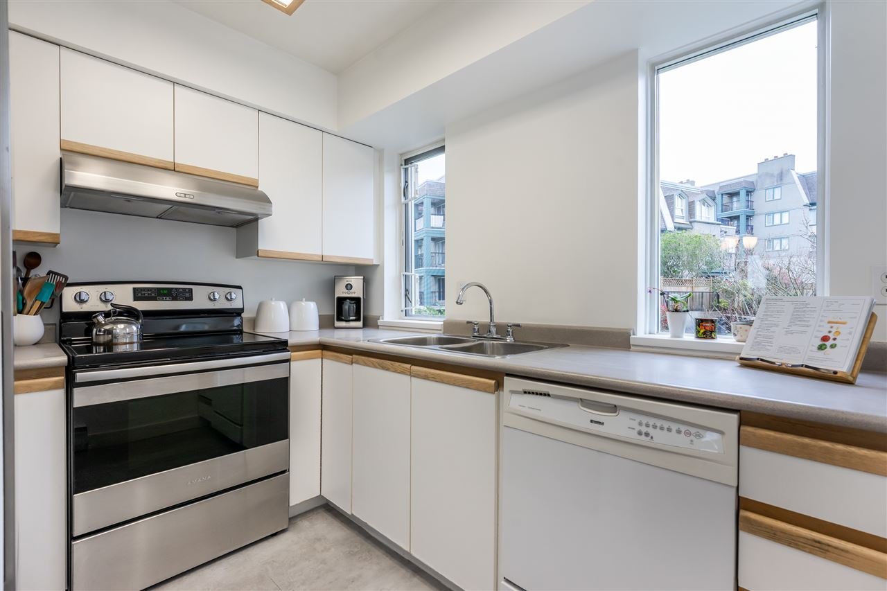 21-1215 Brunette Ave