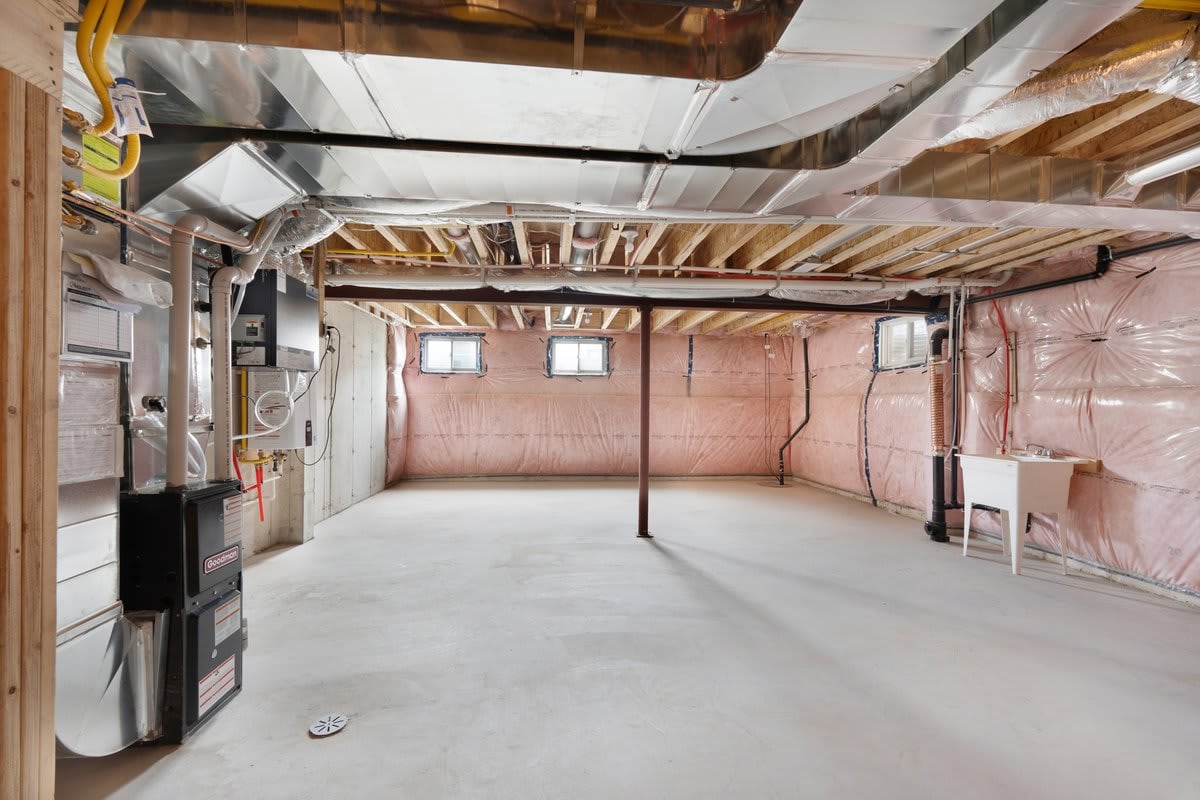 257 Harwood Ave