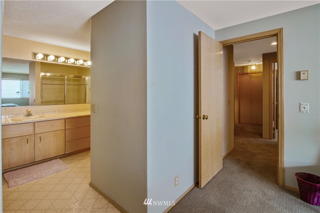 301-233 3rd Ave