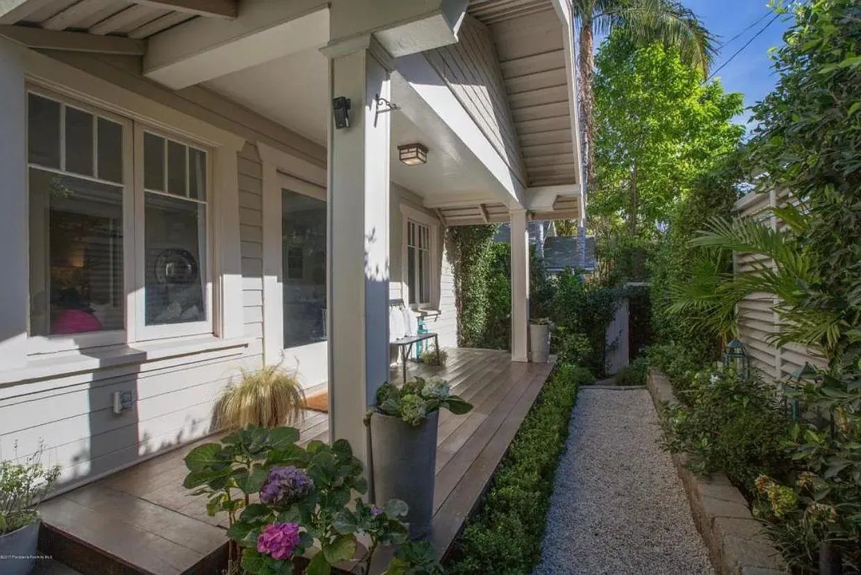 8863 1/2 Cynthia St
