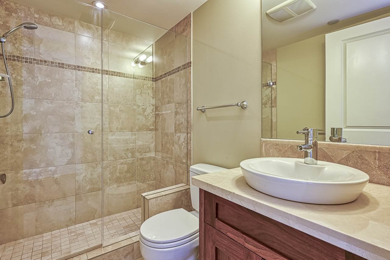 302-2455 Bellevue Ave