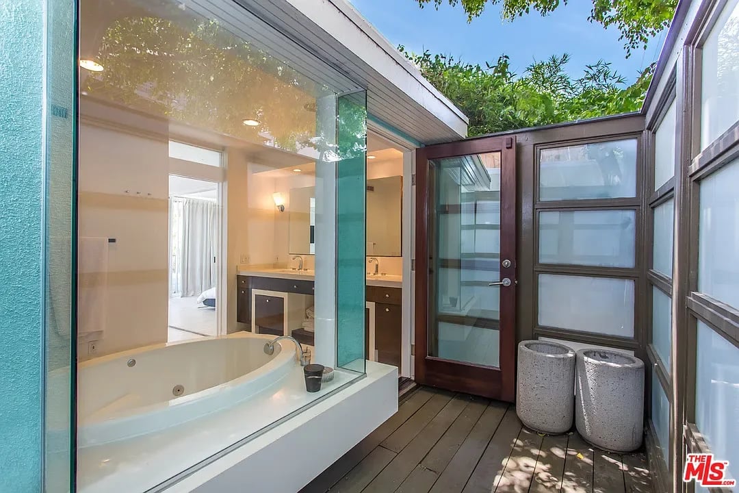 1674 Sunset Plaza Dr