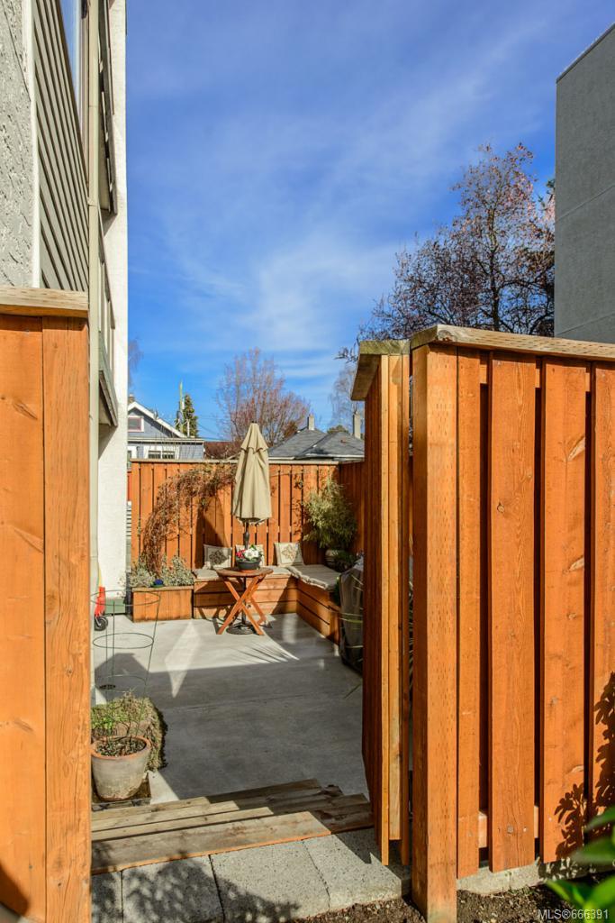 108-2757 Quadra St