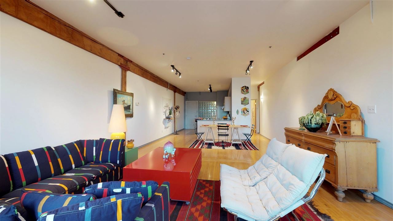 221-2556 E Hastings St