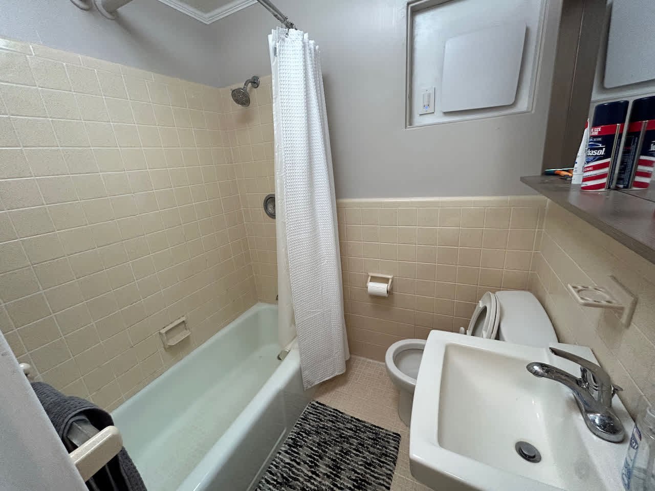 Fairfield @ Marlborough Street 1 Bed - Private Entry and Semi-Private Patio! available AUGUST! 