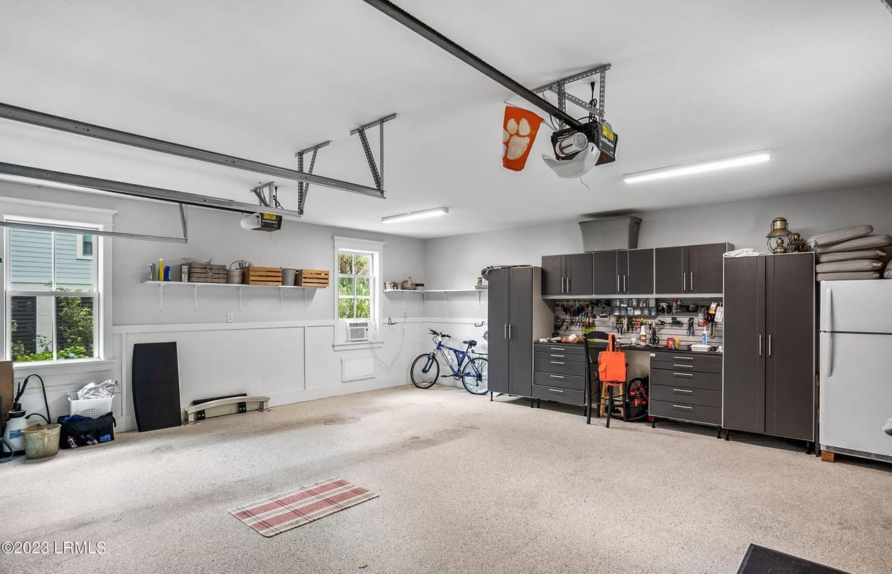606 New St
