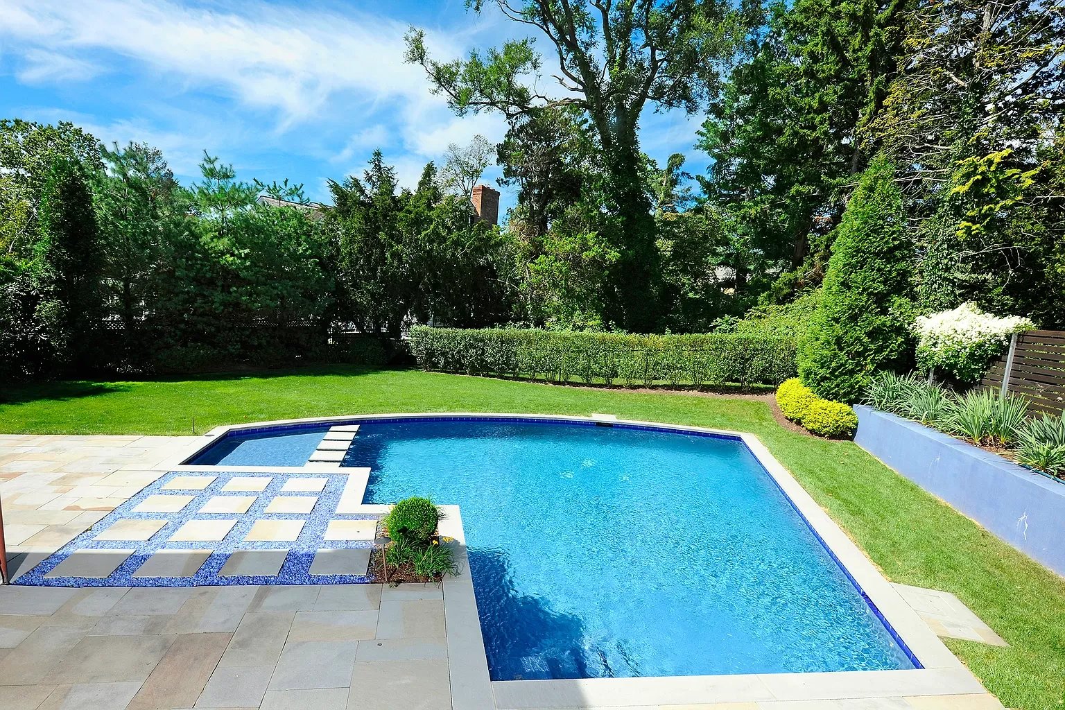 7 Binney Ln