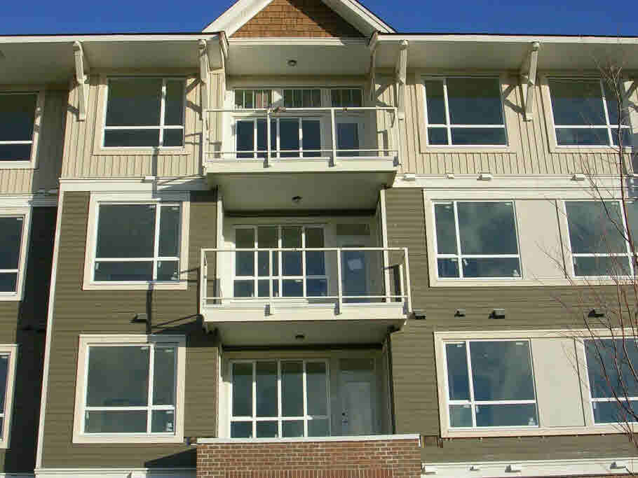 306-3551 Foster Ave