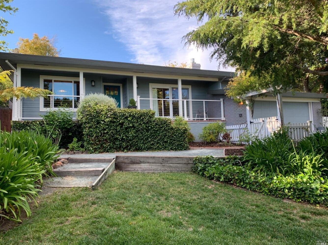 121 Oak Dr