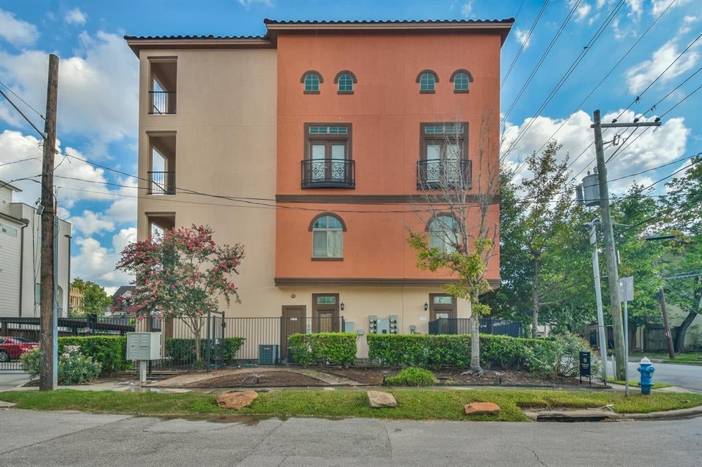 806 Jackson Hill Street Unit: 201