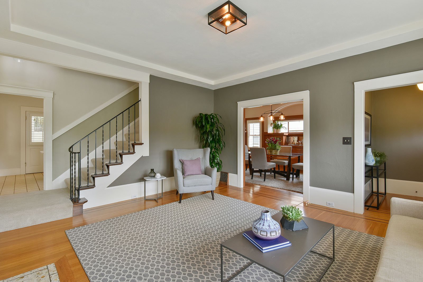4026 Lakeshore Ave.