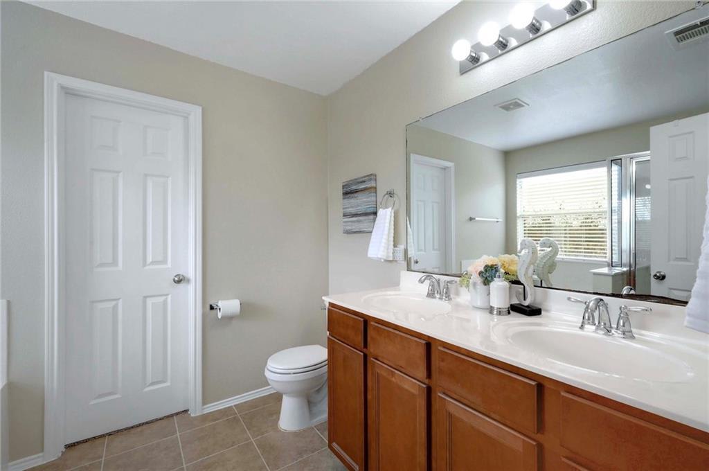 305 Moorhen Ln