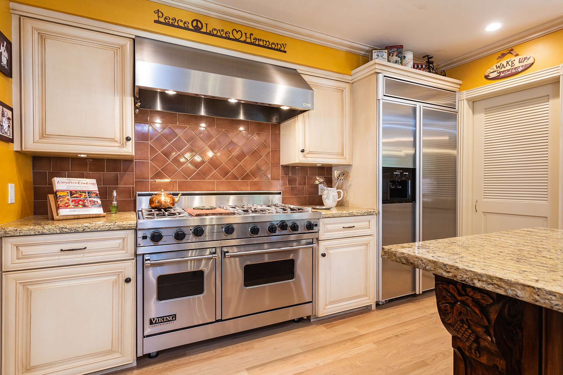 23728 Tiara St, Woodland Hills