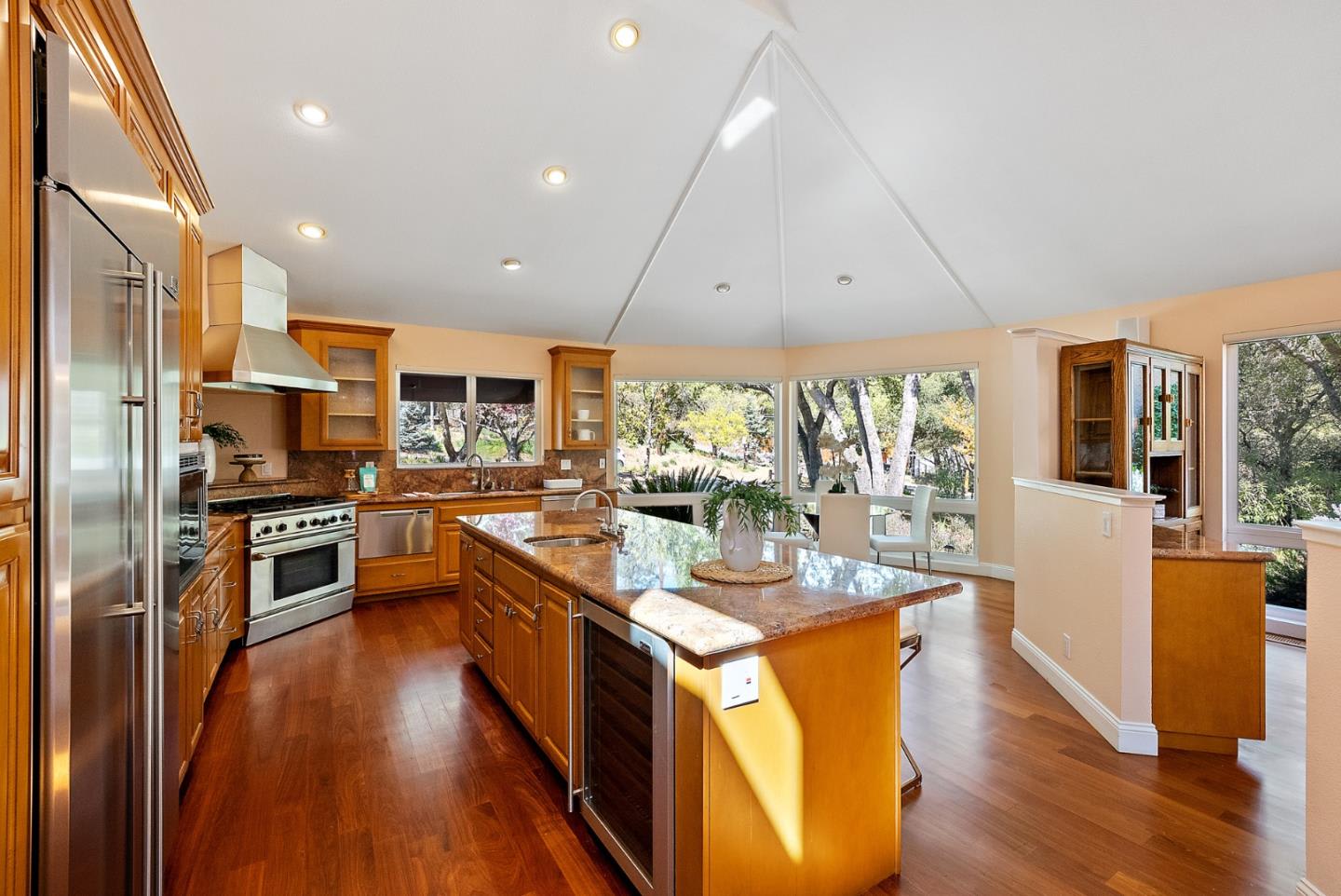 18260 Lakeview Ct Los Gatos, CA 95033