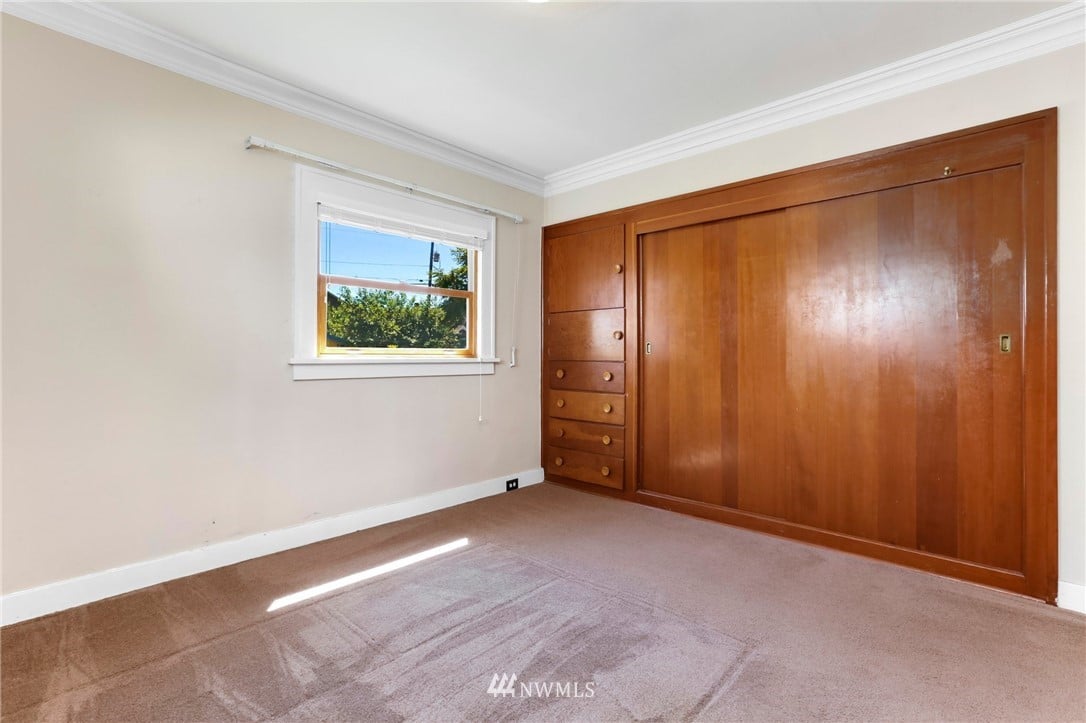 2409 Baker Ave