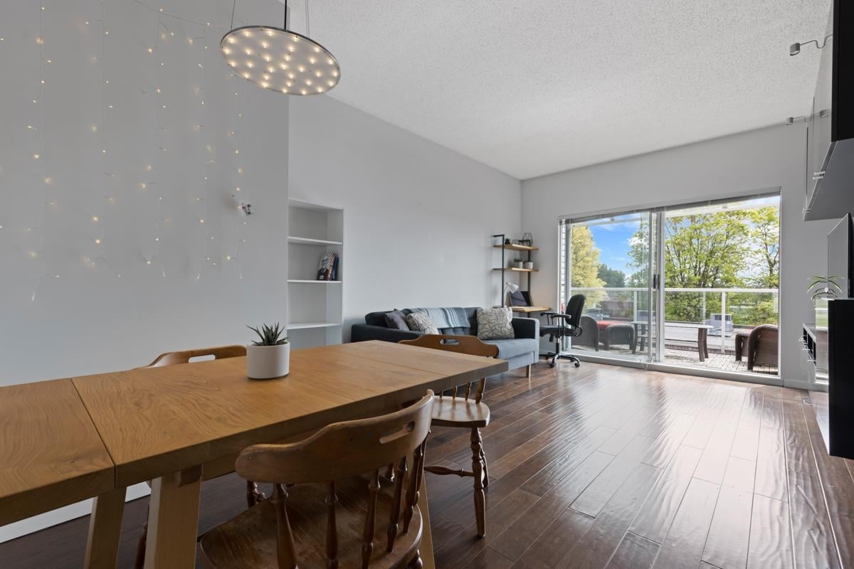 304-827 W 16th Street, North Vancouver