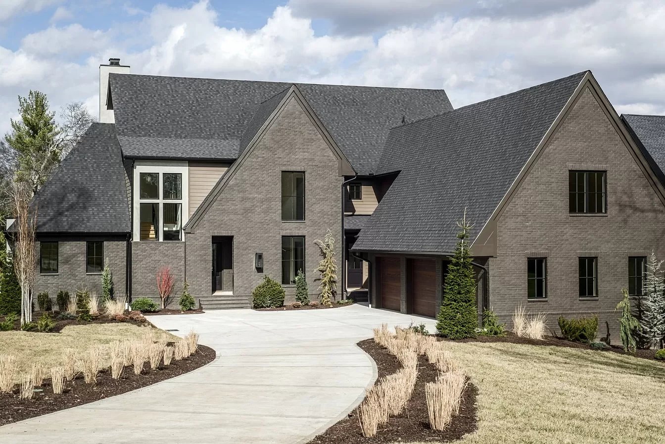 3718 Woodlawn Dr