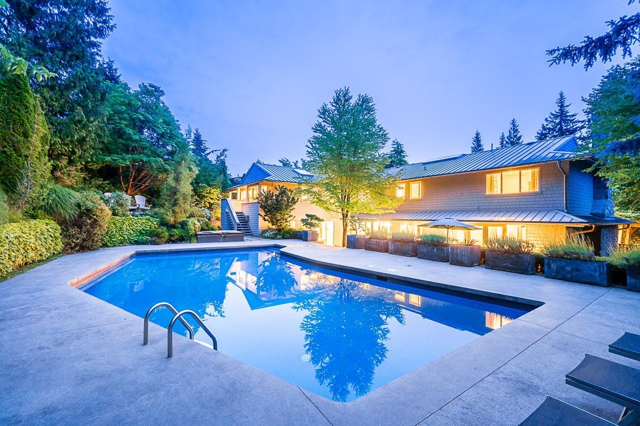 2920 Altamont Cres