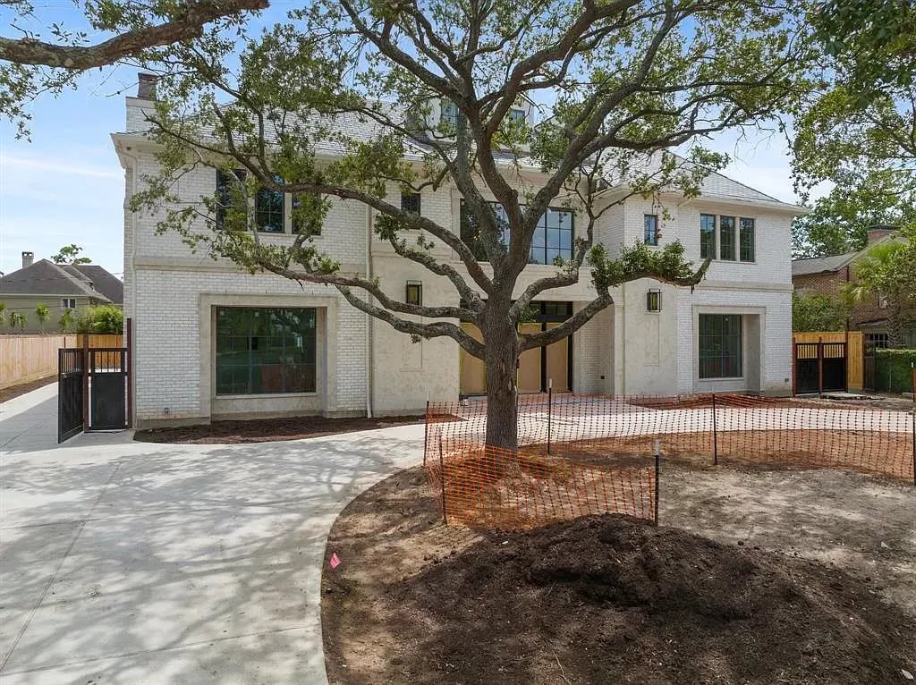3653 Chevy Chase Dr